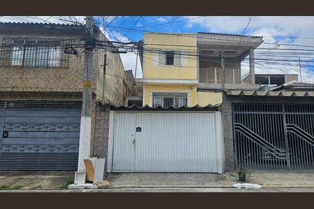 Casa para alugar com 80m², 4 quartos e 2 vagas Casa para alugar com 80m², 4 quartos e 2 vagasFachada