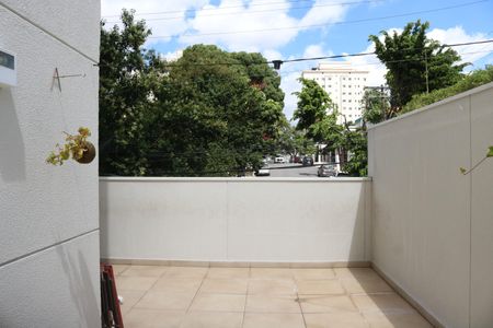 Apartamento à venda com 104m², 2 quartos e 2 vagasVaranda