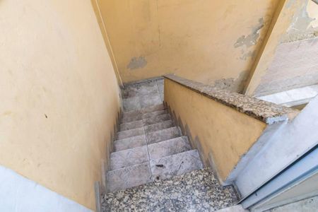 Sala - Escada de acesso de casa para alugar com 2 quartos, 70m² em Vigário Geral, Rio de Janeiro