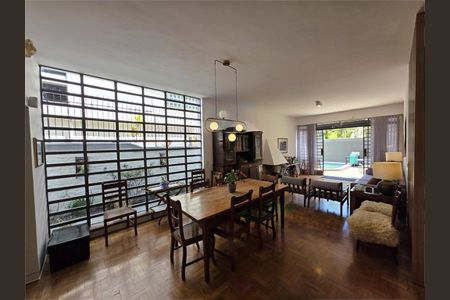 Casa à venda com 4 quartos, 244m² em Itaim Bibi, São Paulo