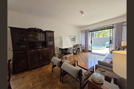 Casa à venda com 4 quartos, 244m² em Itaim Bibi, São Paulo