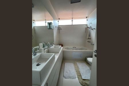 Casa à venda com 4 quartos, 350m² em Bela Aliança, São Paulo