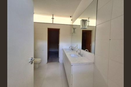 Casa à venda com 4 quartos, 350m² em Bela Aliança, São Paulo