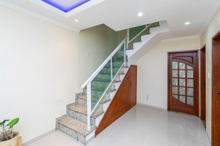 Sala de casa para alugar com 4 quartos, 410m² em Irajá, Rio de Janeiro