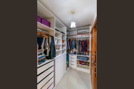 Casa para alugar com 410m², 4 quartos e 2 vagasSuíte - Closet