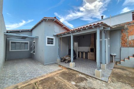 Casa à venda com 240m², 3 quartos e 2 vagasFachada do Prédio Fundos 