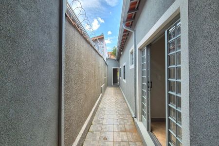 Casa à venda com 240m², 3 quartos e 2 vagasCorredor 