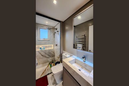 Apartamento à venda com 173m², 3 quartos e 4 vagasBanheiro da Suíte 1