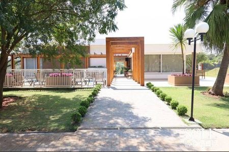 Casa de condomínio à venda com 260m², 4 quartos e 4 vagas