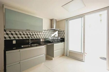 Casa à venda com 330m², 4 quartos e 4 vagas