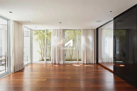 Casa à venda com 330m², 4 quartos e 4 vagas