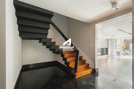 Casa à venda com 330m², 4 quartos e 4 vagas