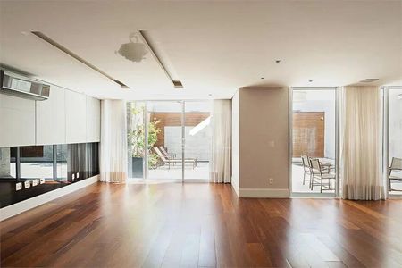 Casa à venda com 330m², 4 quartos e 4 vagas