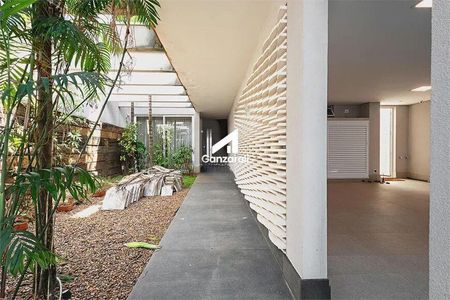 Casa à venda com 330m², 4 quartos e 4 vagas