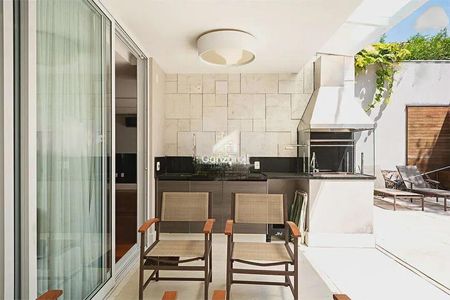 Casa à venda com 4 quartos, 330m² em Vila Nova Conceição, São Paulo