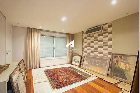 Casa à venda com 4 quartos, 330m² em Vila Nova Conceição, São Paulo