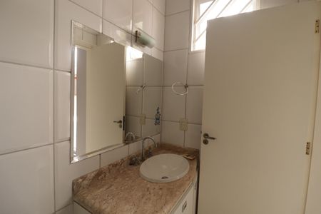 Casa de condomínio à venda com 290m², 3 quartos e 5 vagasBanheiro da Suíte 1