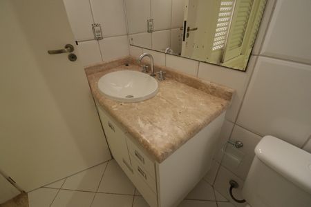 Casa de condomínio à venda com 290m², 3 quartos e 5 vagasBanheiro da Suíte 2