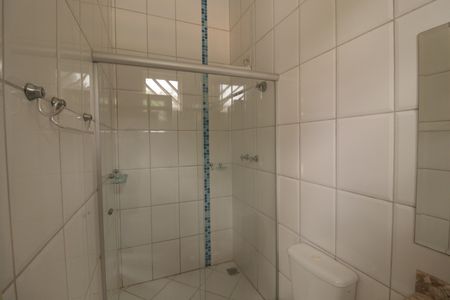 Casa de condomínio à venda com 290m², 3 quartos e 5 vagasBanheiro da Suíte 1