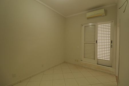 Casa de condomínio à venda com 290m², 3 quartos e 5 vagasSuíte 2