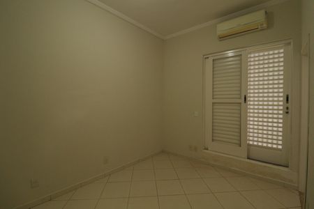Casa de condomínio à venda com 290m², 3 quartos e 5 vagasSuíte 2