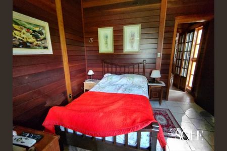 Casa de condomínio à venda com 238m², 3 quartos e 2 vagas