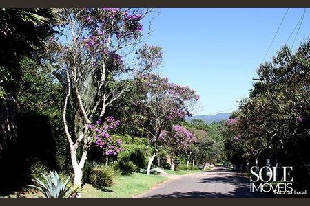 Casa de condomínio à venda com 238m², 3 quartos e 2 vagas