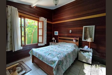 Casa de condomínio à venda com 238m², 3 quartos e 2 vagas