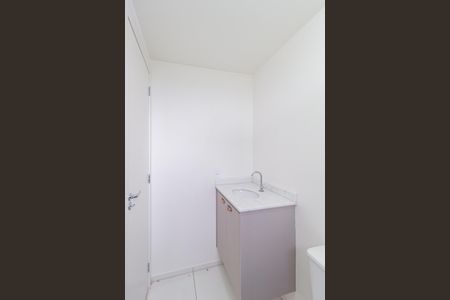 Banheiro de apartamento para alugar com 1 quarto, 28m² em Chacara Santa Lucia, Carapicuíba