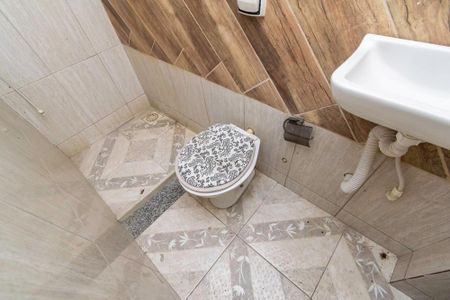 Casa para alugar com 70m², 2 quartos e sem vagaBanheiro Canadense