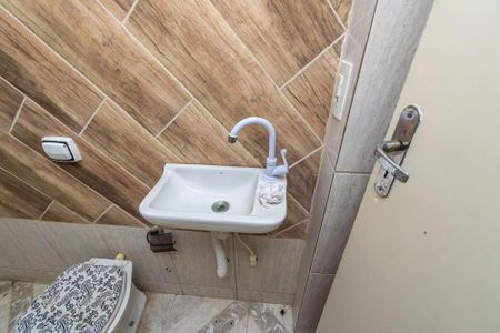 Casa para alugar com 70m², 2 quartos e sem vagaBanheiro Canadense