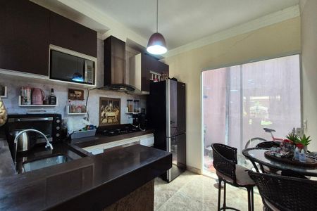 Casa à venda com 110m², 2 quartos e 4 vagasCozinha 