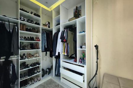 Casa à venda com 110m², 2 quartos e 4 vagasCloset da suíte