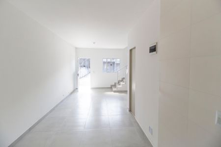 Sala de casa para alugar com 2 quartos, 75m² em Jardim California, Barueri