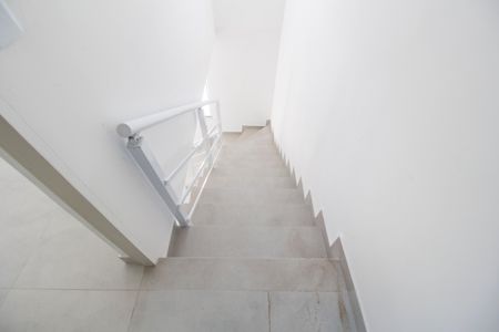 Casa para alugar com 75m², 2 quartos e 1 vaga Casa para alugar com 75m², 2 quartos e 1 vagaEscada