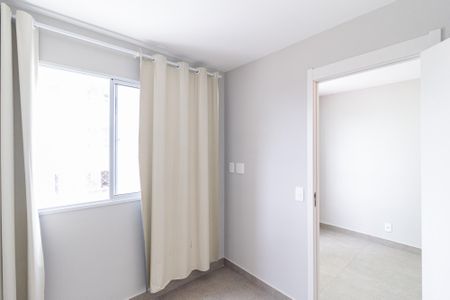 Quarto 2 de apartamento para alugar com 2 quartos, 35m² em Pousada dos Bandeirantes, Carapicuíba