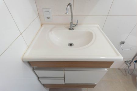 Banheiro de kitnet/studio para alugar com 1 quarto, 28m² em Jardim Mirassol, Campinas