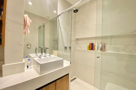 Apartamento para alugar com 110m², 3 quartos e sem vagaBanheiro 