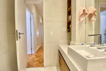 Apartamento para alugar com 110m², 3 quartos e sem vagaBanheiro 
