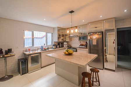 Casa à venda com 222m², 3 quartos e 3 vagasCozinha