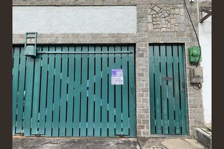 Casa de condomínio para alugar com 517m², 4 quartos e 4 vagas Casa de condomínio para alugar com 517m², 4 quartos e 4 vagasPlaca