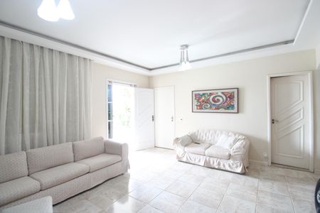 Casa de condomínio para alugar com 517m², 4 quartos e 4 vagasSala