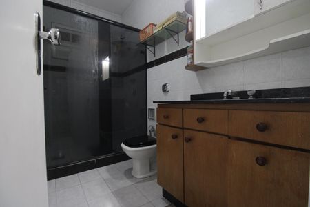 Casa de condomínio para alugar com 517m², 4 quartos e 4 vagasBanheiro social