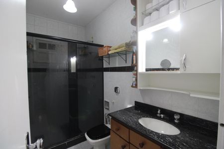Casa de condomínio para alugar com 517m², 4 quartos e 4 vagasBanheiro social