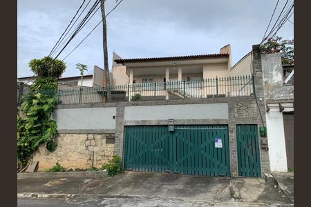 Casa de condomínio para alugar com 517m², 4 quartos e 4 vagas Casa de condomínio para alugar com 517m², 4 quartos e 4 vagasFachada