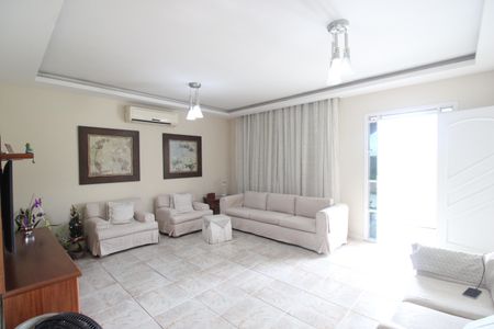 Casa de condomínio para alugar com 517m², 4 quartos e 4 vagasSala