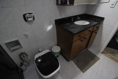 Casa de condomínio para alugar com 517m², 4 quartos e 4 vagasBanheiro social