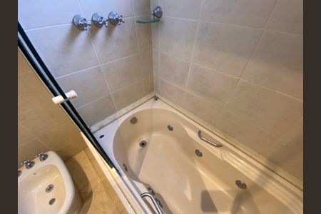 Apartamento para alugar com 140m², 2 quartos e 3 vagasBanheiro da Suíte 2