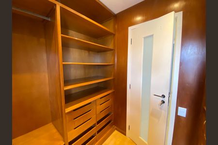 Apartamento para alugar com 140m², 2 quartos e 3 vagasCloset da Suíte 2