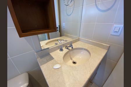 Apartamento para alugar com 140m², 2 quartos e 3 vagasBanheiro da Suíte 2